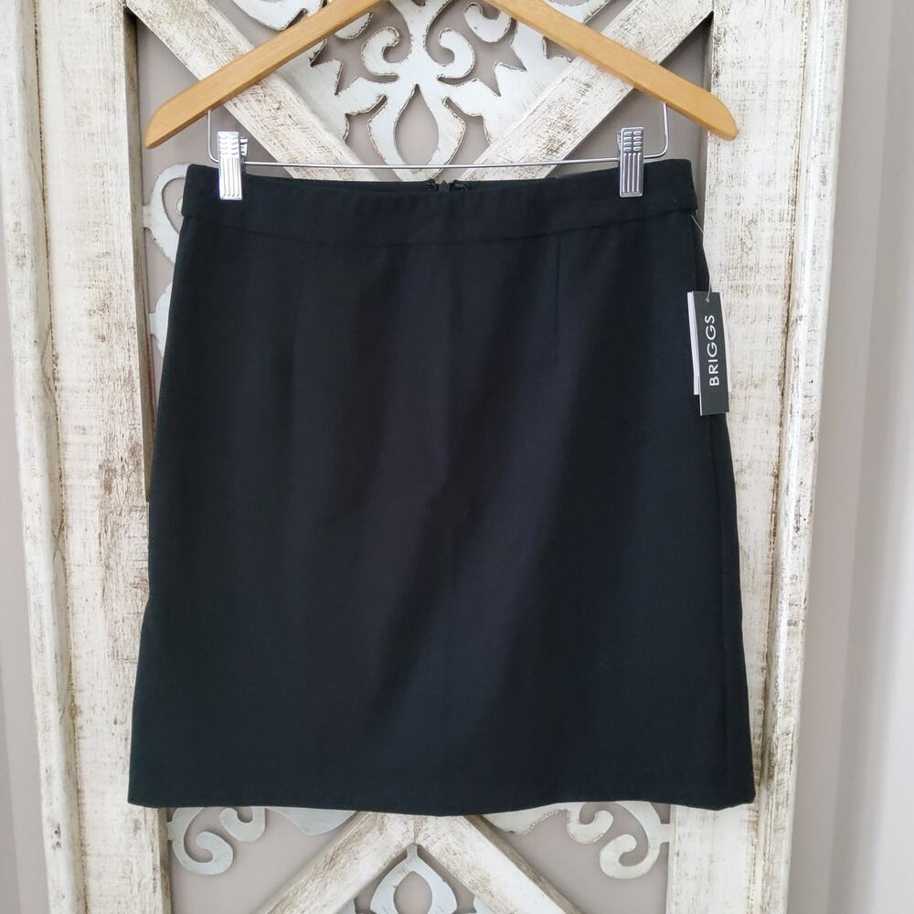 Briggs Women's Petite Elastic Waist Back Zip A-Line Skirt in Black